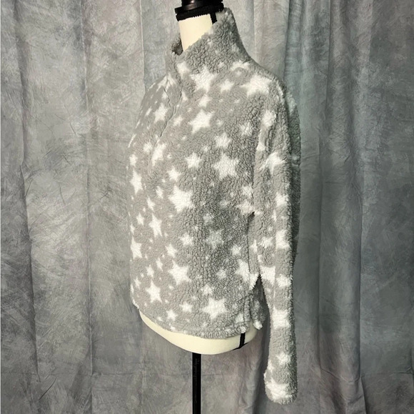 Love + Joy Gray and White Star 1/2 Zip Long Sleeved Cropped Fleece - size Medium - Picture 3 of 12
